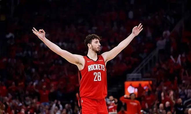 NBA新秀申京:适应挑战,不断成长