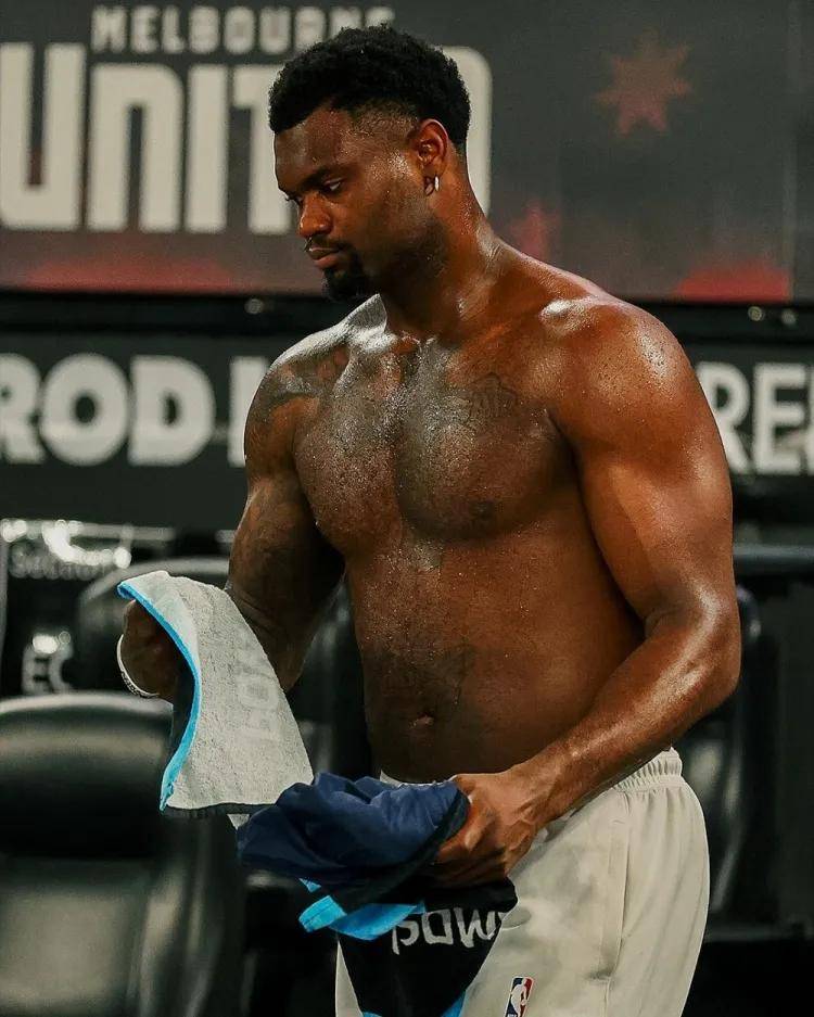 麻了麻了!首秀三分球6中1!NBA冠军后卫联手锡安