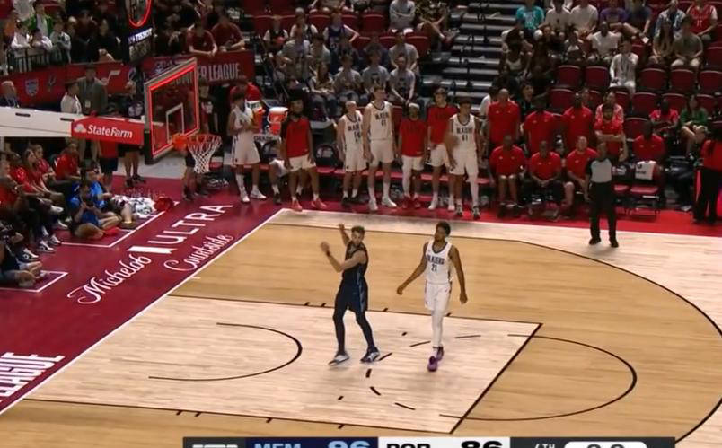 NBA惊艳隔扣!杨瀚森背靠背比赛首秀