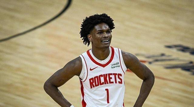 NBA最新战报:火箭140-127战胜爵士、杜兰特7连中遭到质疑!