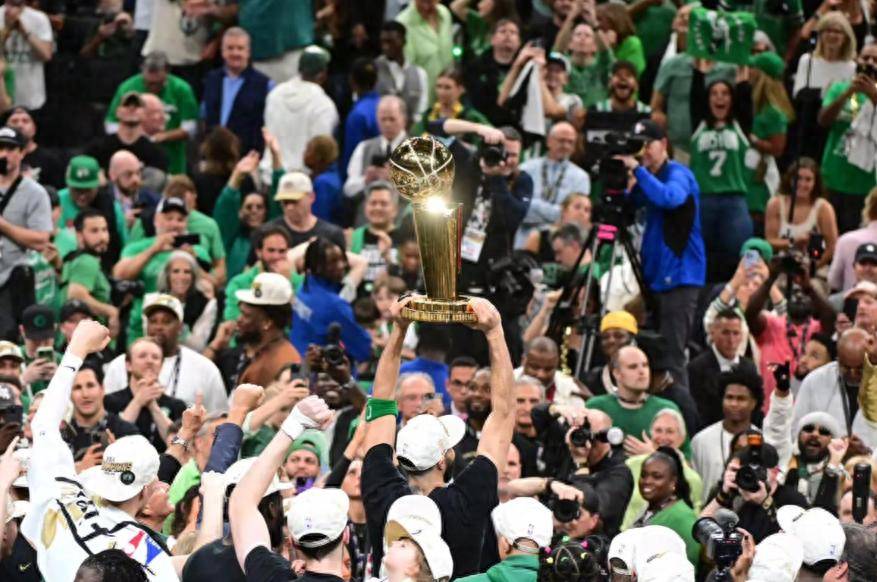 NBA变天!欧洲天才统治MVP榜,新世代用三分轰碎传统