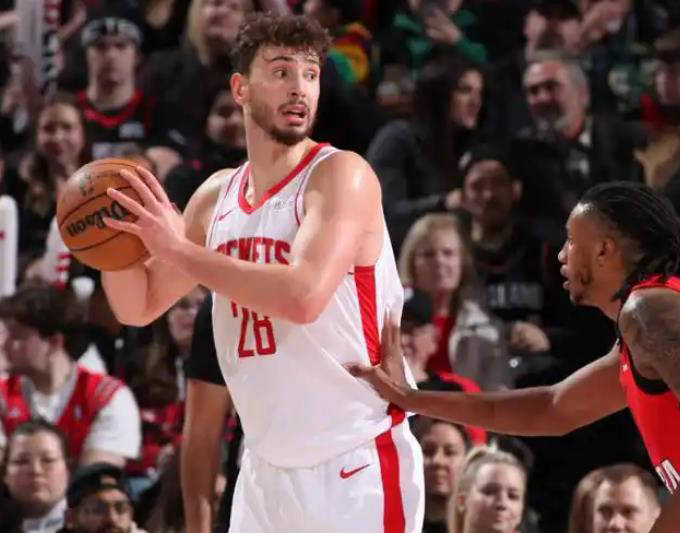 火箭首发前锋场均12+7+1!有望成进步最快球员