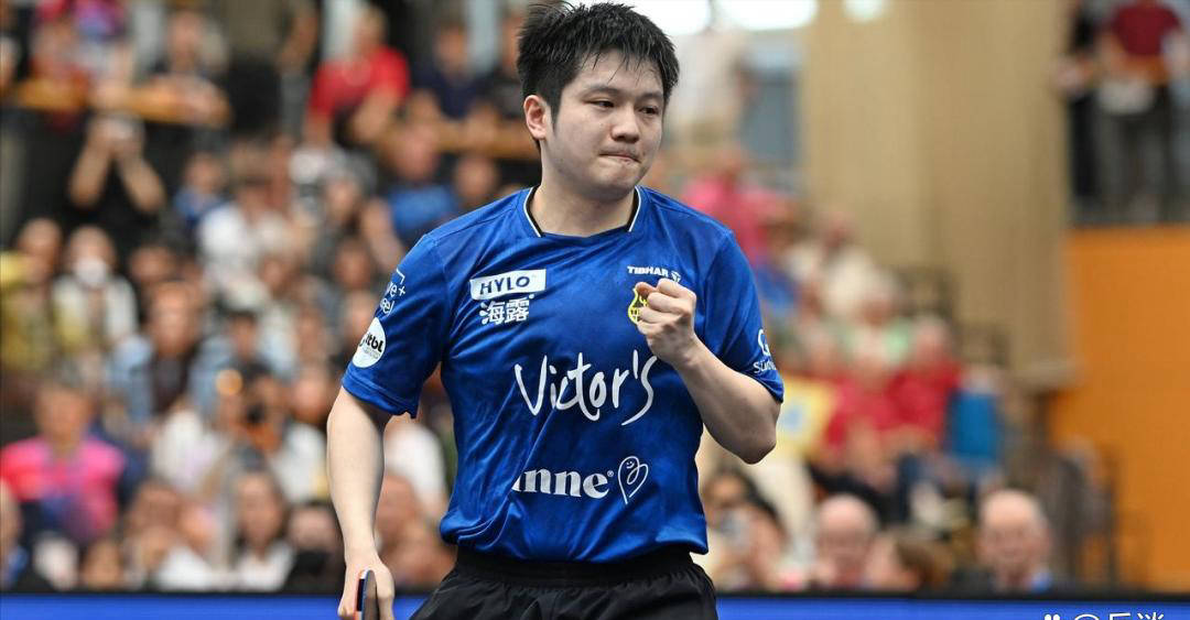 弗朗西斯卡鼓励樊振东复盘比赛，弥补失败