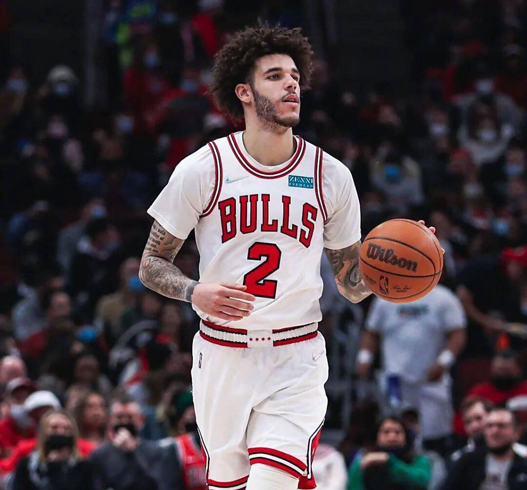 NBA新秀球员朗佐-鲍尔首秀数据分析