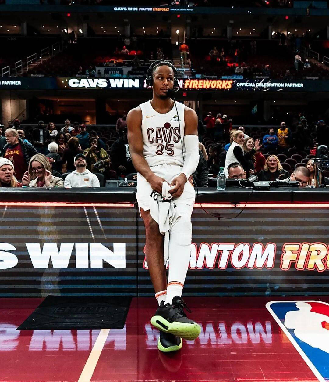 NBA新秀球员朗佐-鲍尔首秀数据分析