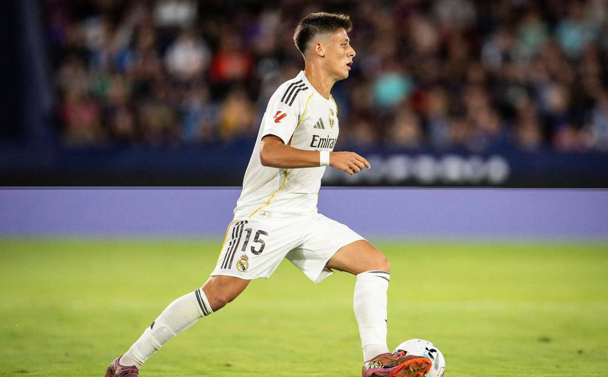 姆巴佩神奇进球,居莱尔大师级助攻辅佐