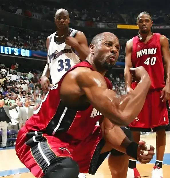 NBA球星穿出紧身球衣效果,詹姆斯上榜