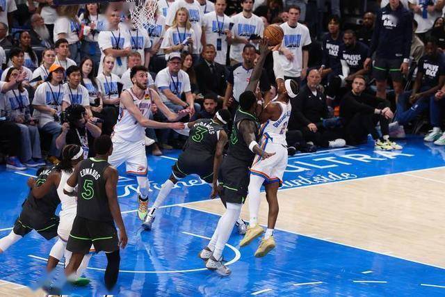 NBA赛场激情不断，金州勇士险胜湖人，比赛堪称经典