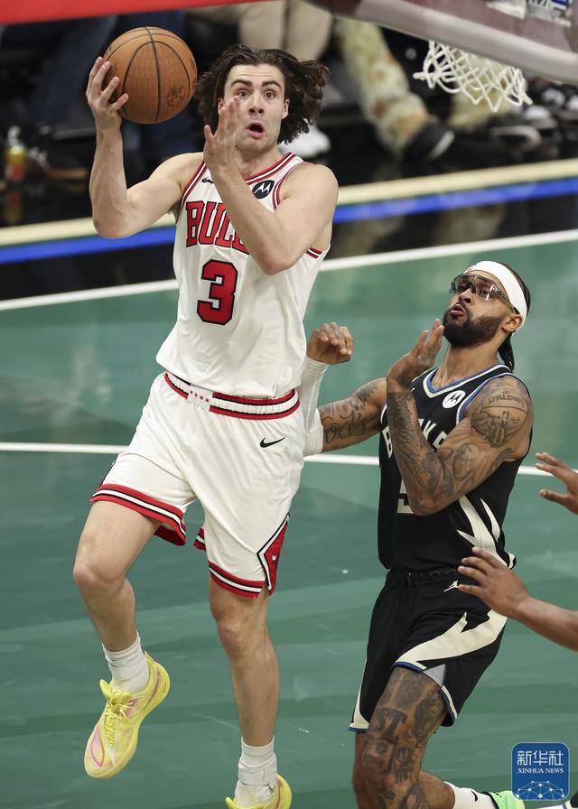 NBA常规赛|雄鹿胜公牛