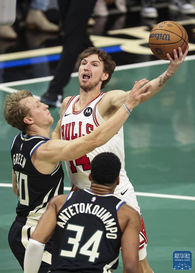 NBA常规赛｜雄鹿胜公牛