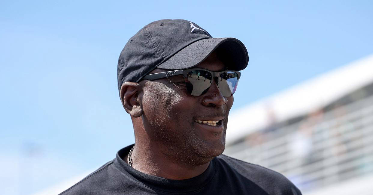 乔丹炮轰NBA负荷管理:球迷买票需要球员全力以赴