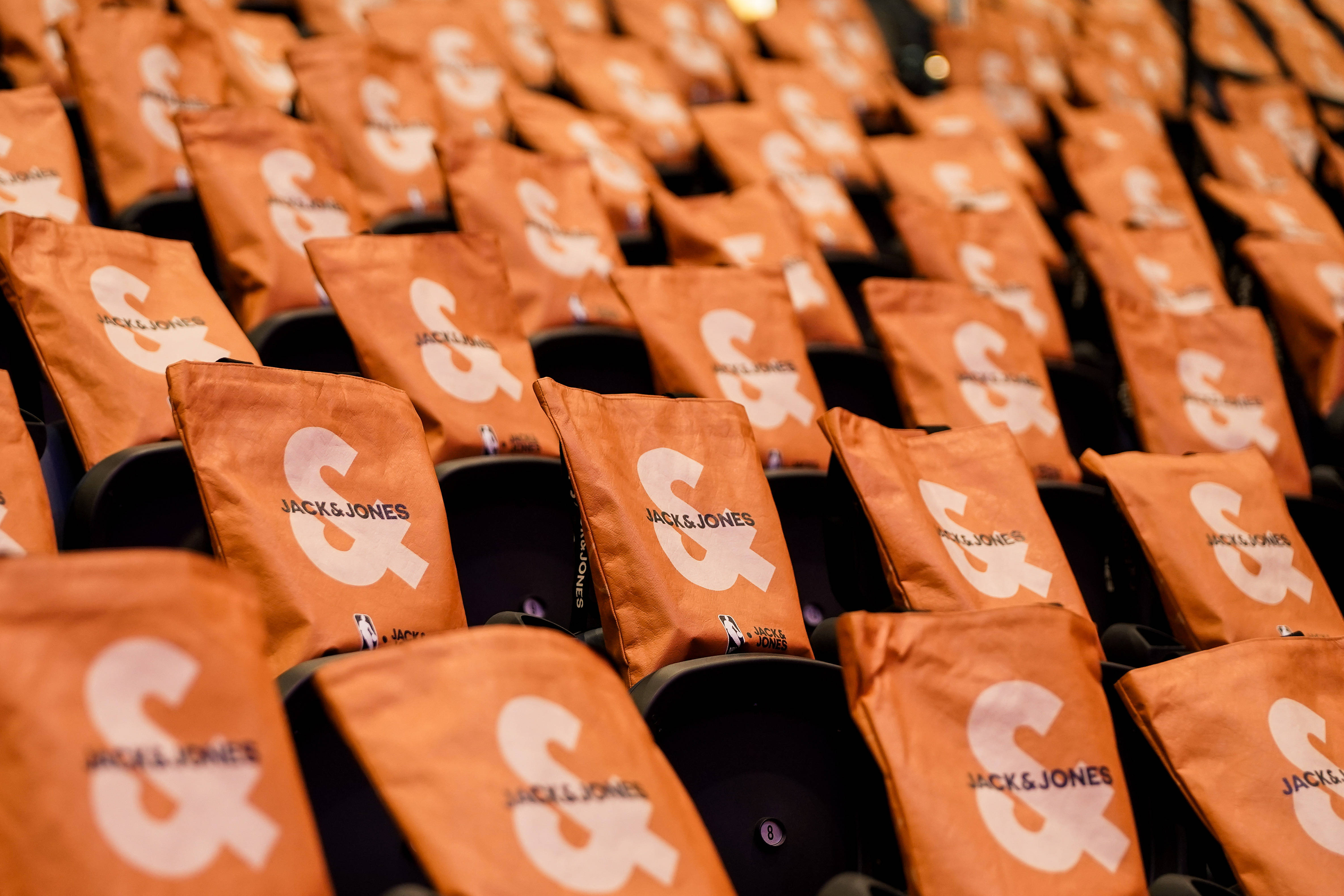 【向上穿越·无界登场】NBA中国官方市场合作伙伴JACK &amp; JONES，赋能NBA中国赛2025