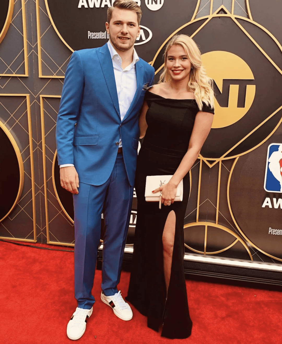 突发！东契奇离开洛杉矶！湖人接下来难打了...