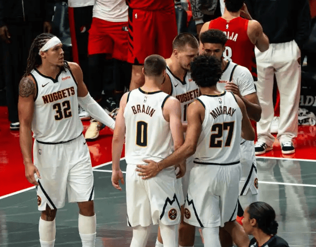 24分惨败+12分完败！约基奇伤停，卫冕冠军掘金遭三连鞭尸