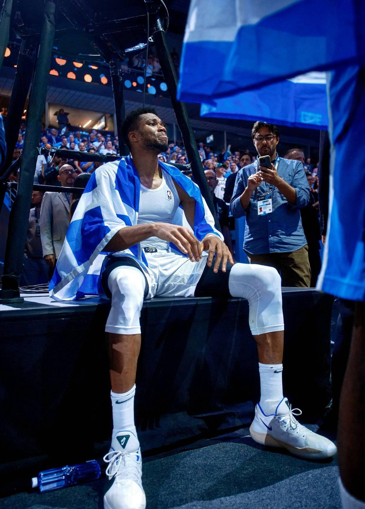 见义勇为，扬尼斯·阿德托昆博被打伤！