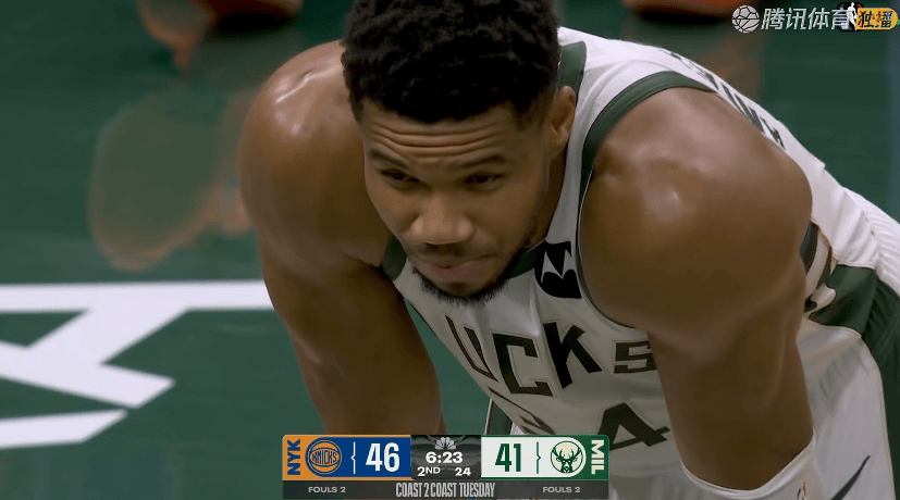 雄鹿大胜！字母哥37+8+7，赛后字母哥走过去，一把抱住布伦森